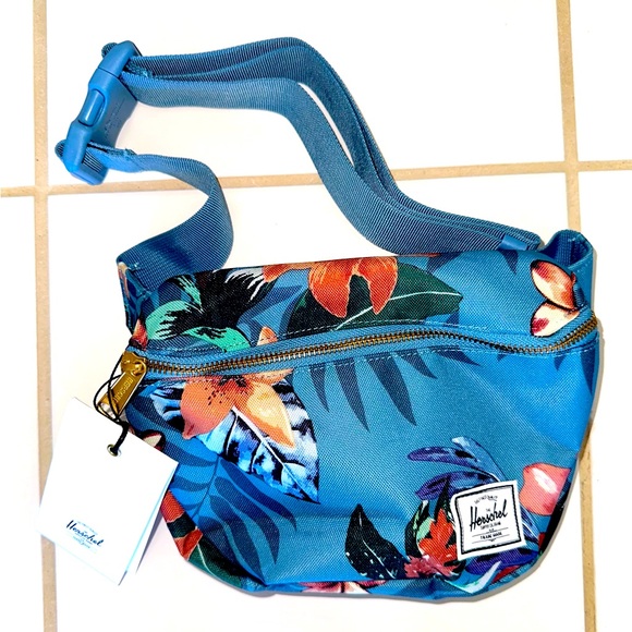 Herschel Hawaiian Print Waist Pack🌺 - Picture 2 of 3